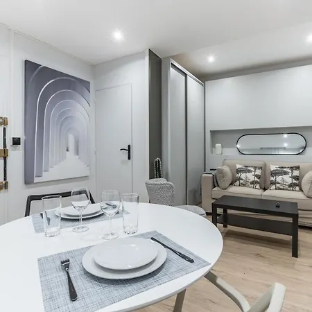 Cosy Au Coeur Du 18eme Apartamento París